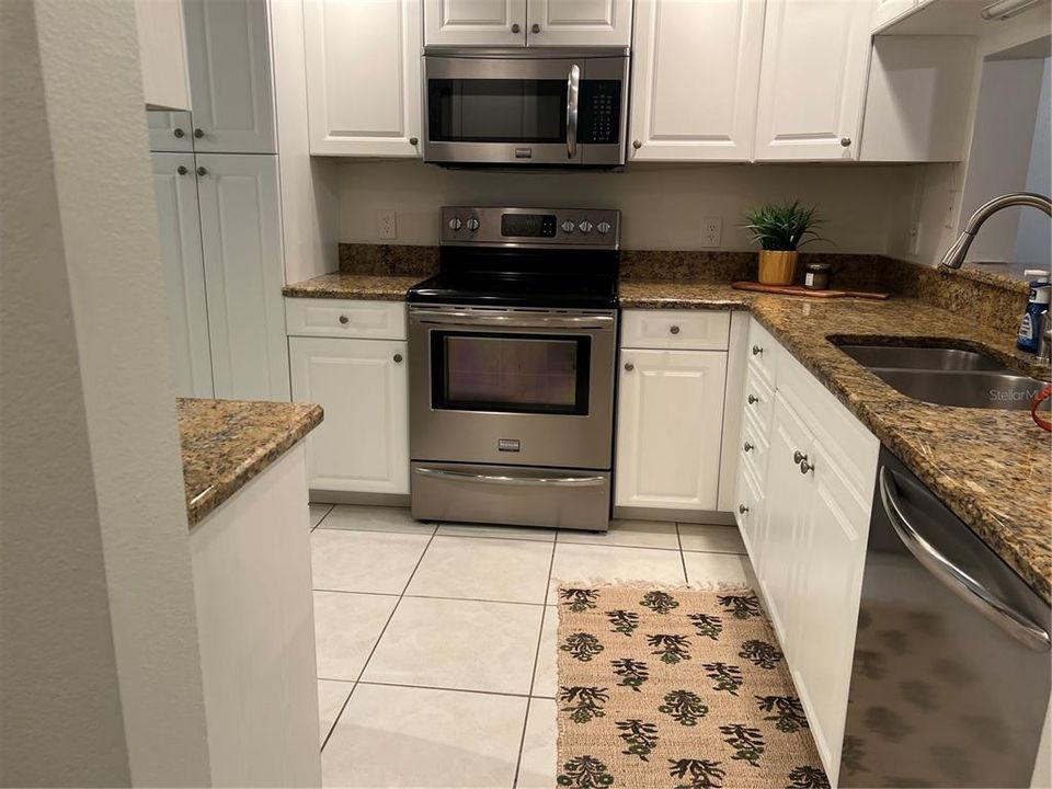 For Rent: $3,495 (2 beds, 2 baths, 1042 Square Feet)