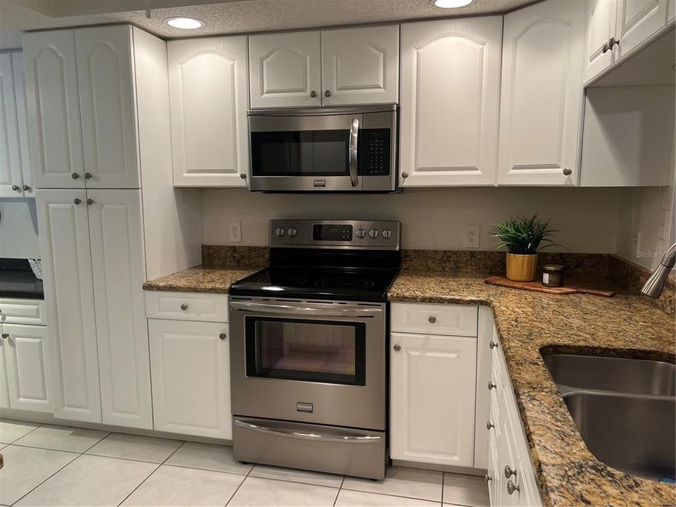 For Rent: $3,495 (2 beds, 2 baths, 1042 Square Feet)