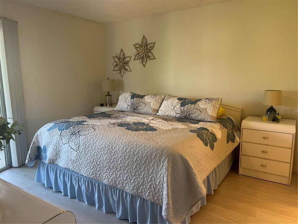 For Rent: $3,495 (2 beds, 2 baths, 1042 Square Feet)