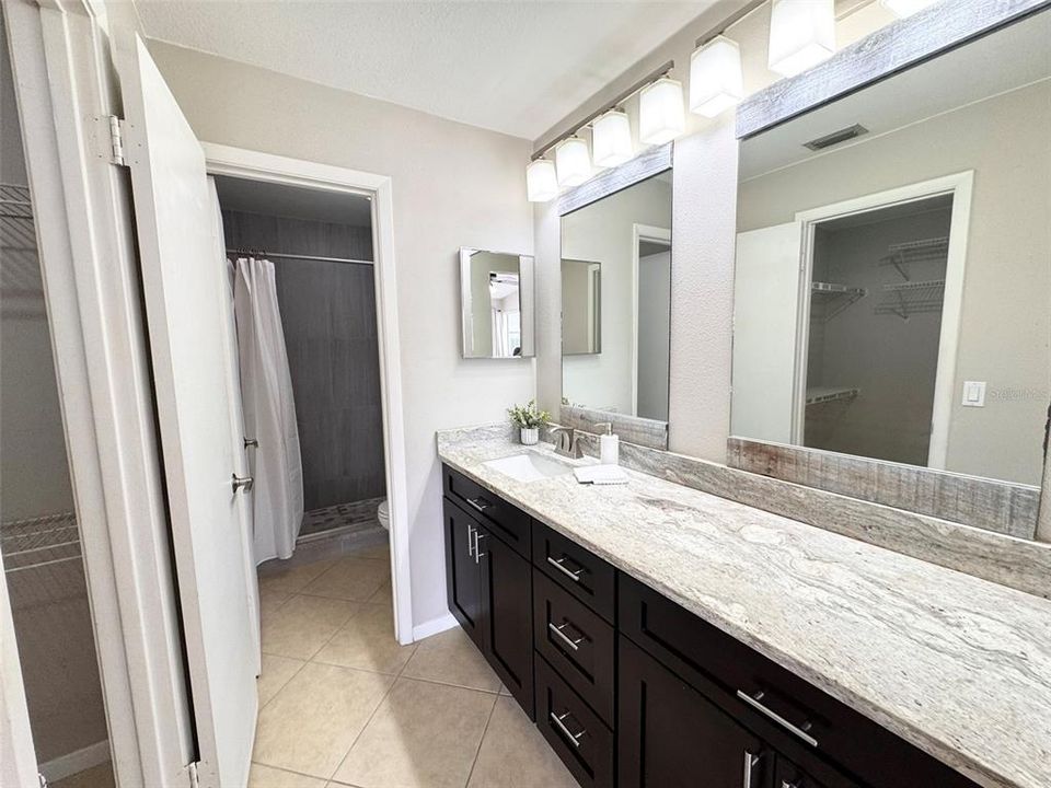 Active With Contract: $225,000 (2 beds, 2 baths, 1137 Square Feet)