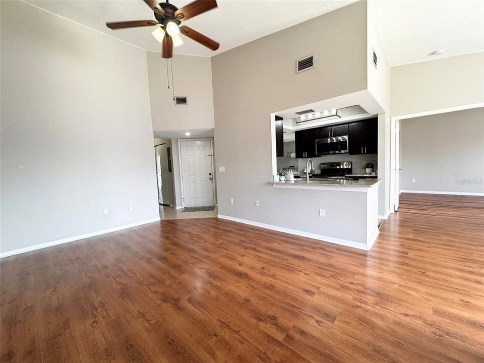 Active With Contract: $225,000 (2 beds, 2 baths, 1137 Square Feet)