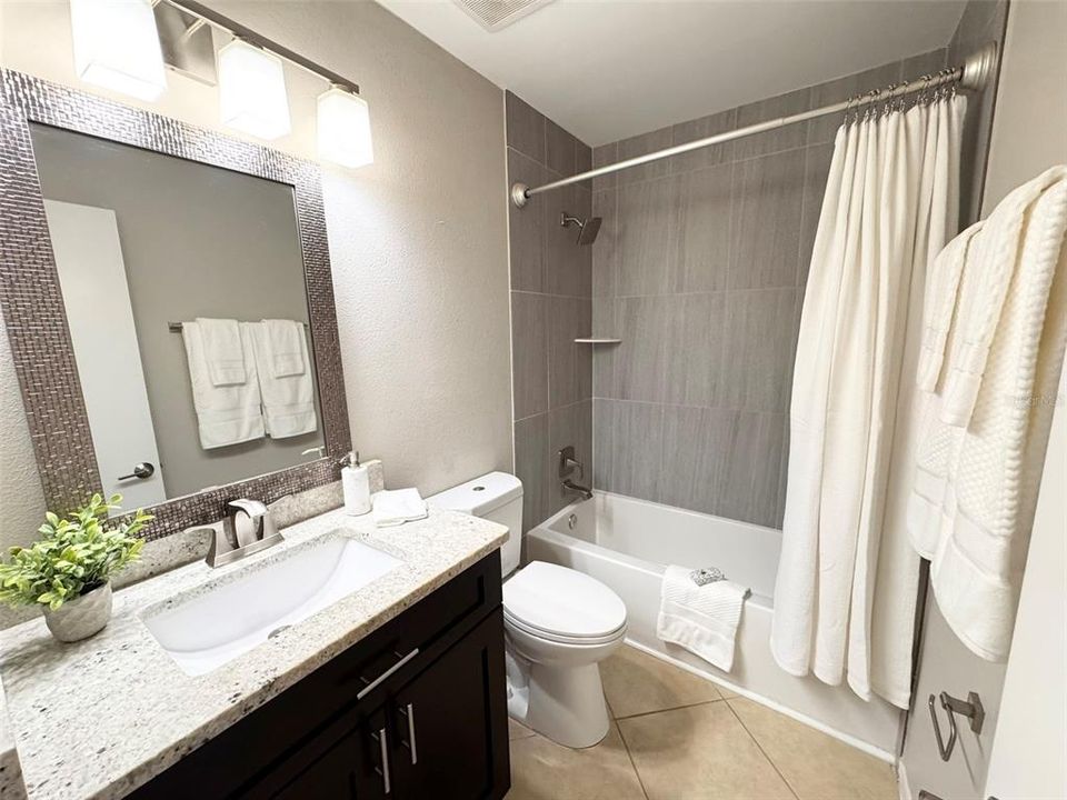 Active With Contract: $225,000 (2 beds, 2 baths, 1137 Square Feet)