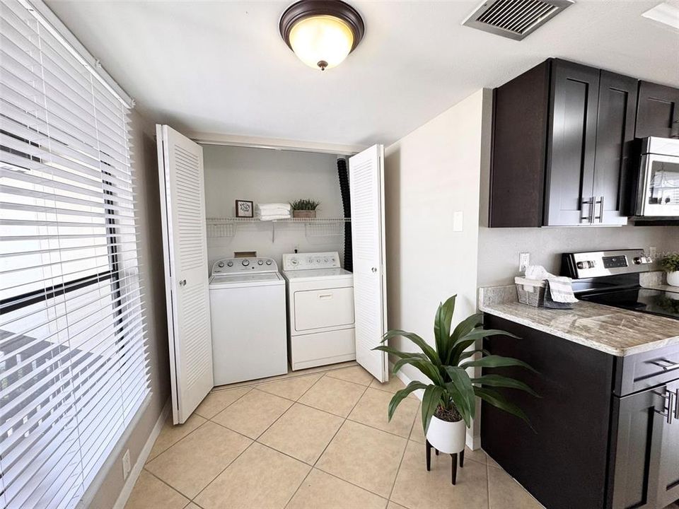 Active With Contract: $225,000 (2 beds, 2 baths, 1137 Square Feet)
