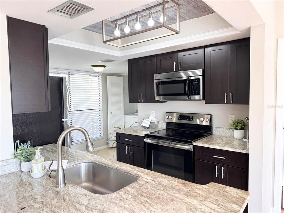 Active With Contract: $225,000 (2 beds, 2 baths, 1137 Square Feet)