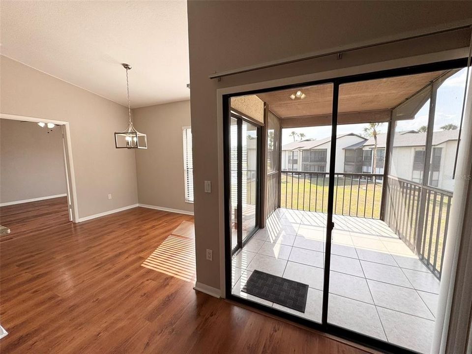 Active With Contract: $225,000 (2 beds, 2 baths, 1137 Square Feet)