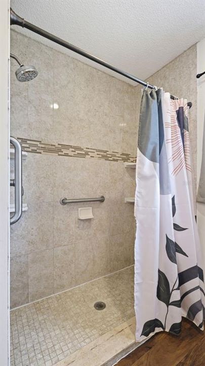 На продажу: $299,900 (4 спален, 2 ванн, 1738 Квадратных фут)