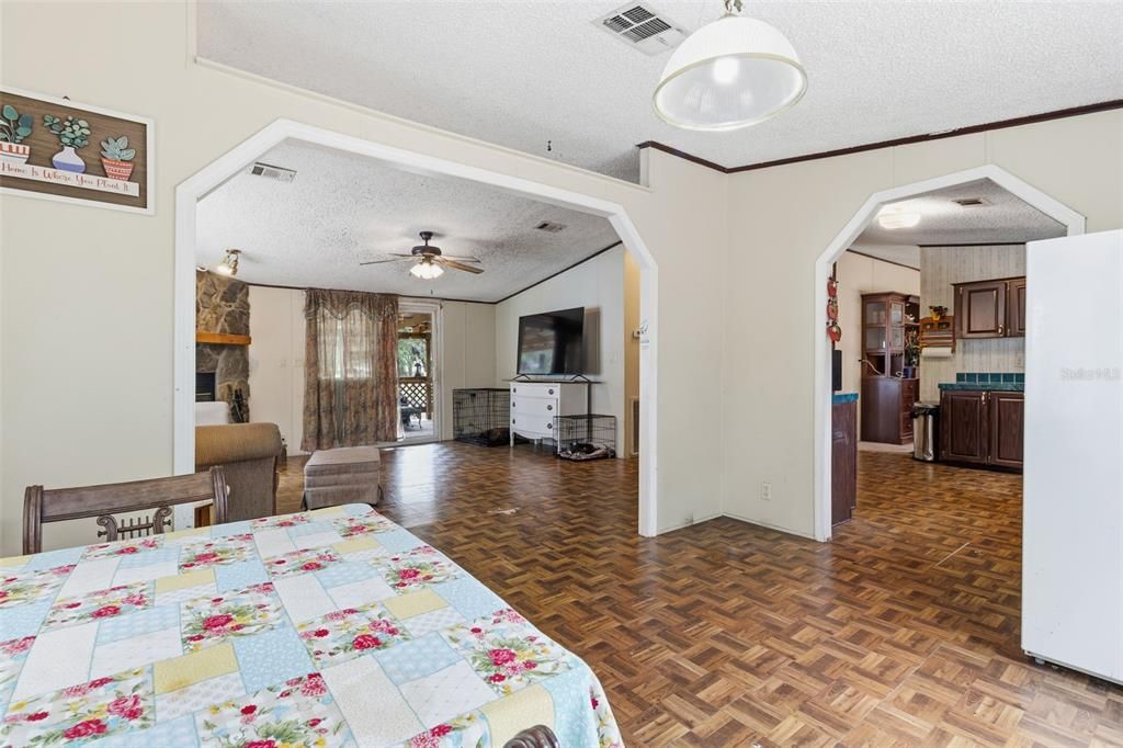 En Venta: $248,000 (3 camas, 2 baños, 1836 Pies cuadrados)