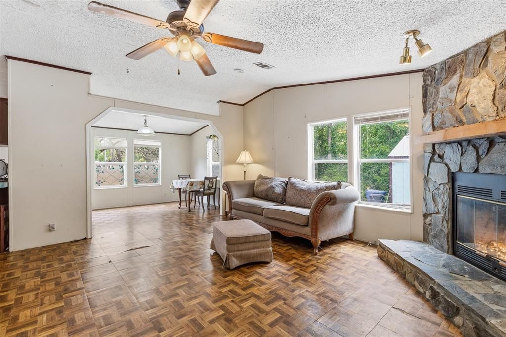 En Venta: $248,000 (3 camas, 2 baños, 1836 Pies cuadrados)