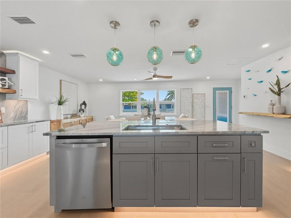 En Venta: $1,295,000 (3 camas, 2 baños, 1781 Pies cuadrados)