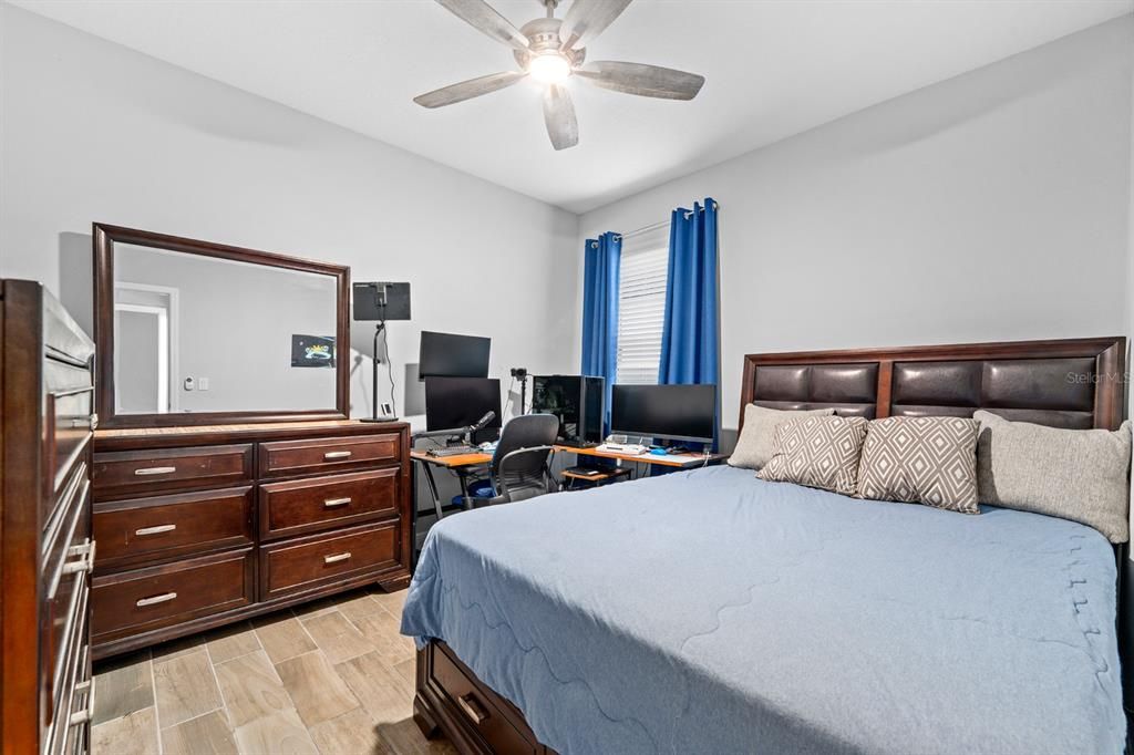 En Venta: $575,000 (4 camas, 2 baños, 2220 Pies cuadrados)