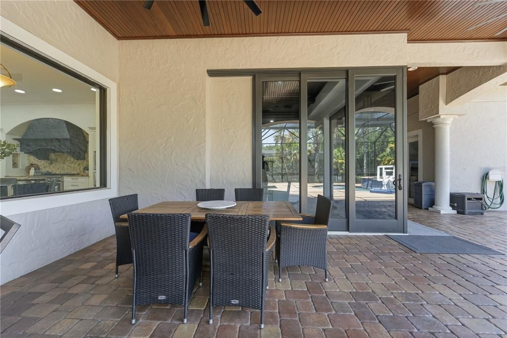 For Sale: $2,599,000 (5 beds, 6 baths, 5323 Square Feet)
