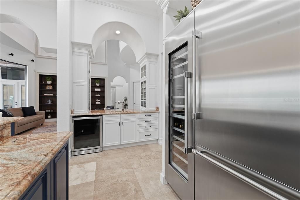 For Sale: $2,599,000 (5 beds, 6 baths, 5323 Square Feet)