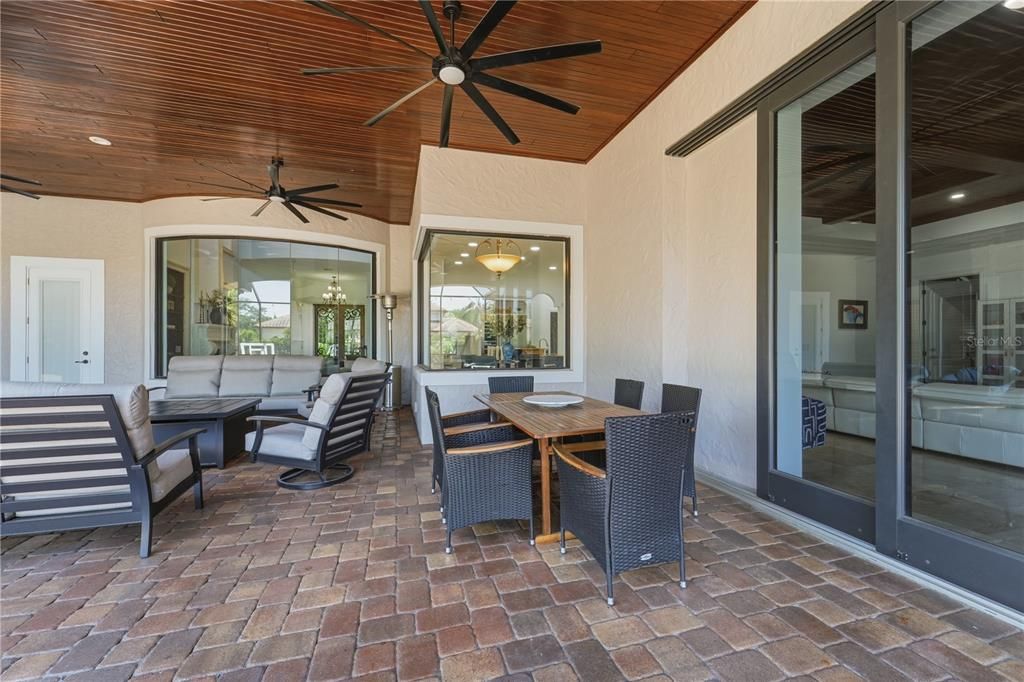 For Sale: $2,599,000 (5 beds, 6 baths, 5323 Square Feet)