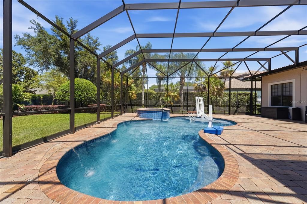 For Sale: $2,599,000 (5 beds, 6 baths, 5323 Square Feet)