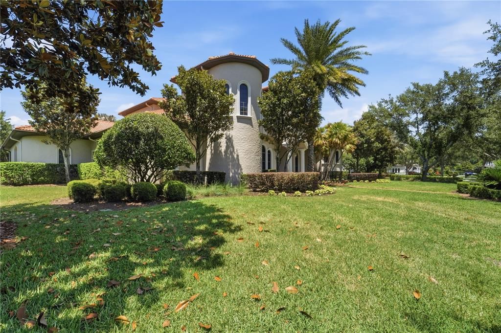For Sale: $2,599,000 (5 beds, 6 baths, 5323 Square Feet)