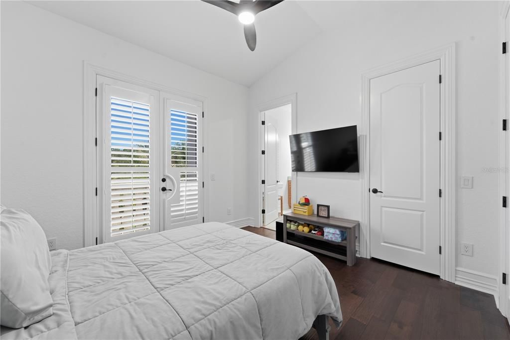 For Sale: $2,599,000 (5 beds, 6 baths, 5323 Square Feet)