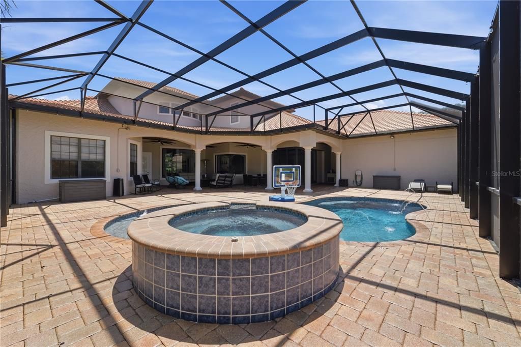 For Sale: $2,599,000 (5 beds, 6 baths, 5323 Square Feet)