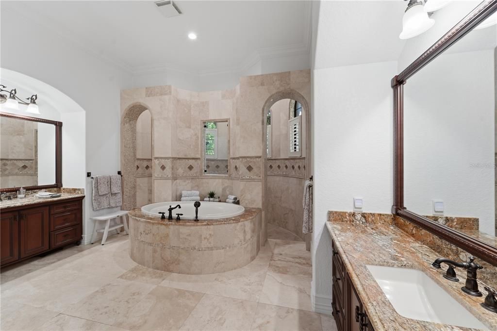 For Sale: $2,599,000 (5 beds, 6 baths, 5323 Square Feet)