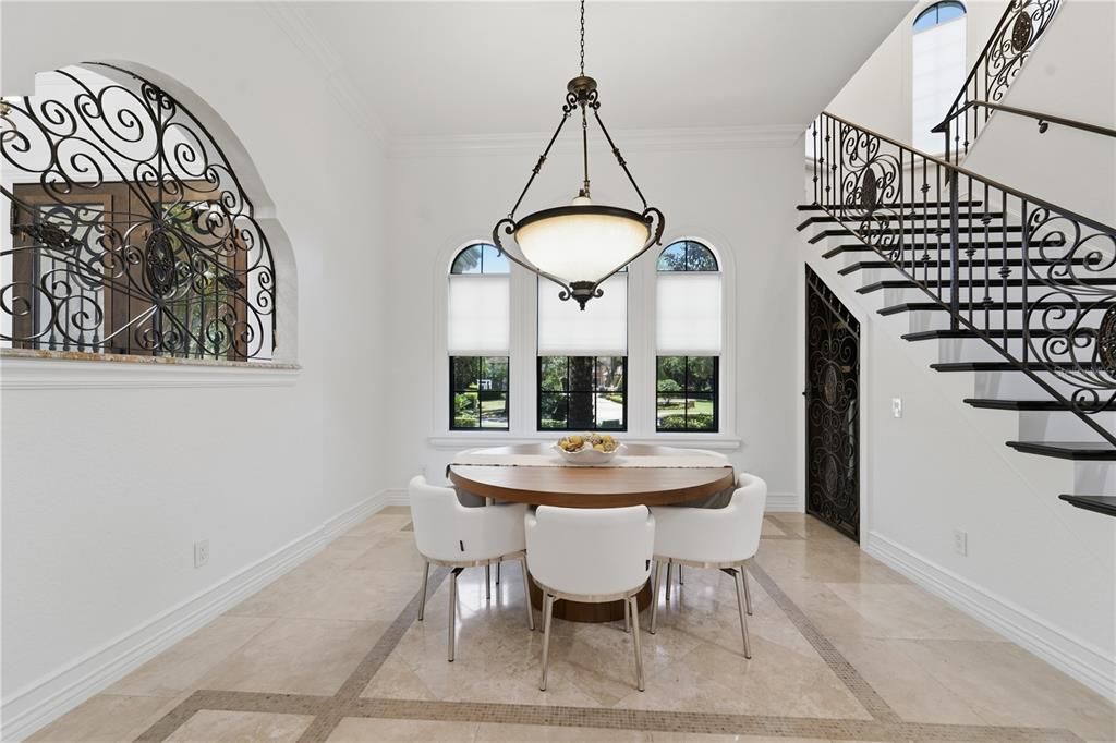 For Sale: $2,599,000 (5 beds, 6 baths, 5323 Square Feet)