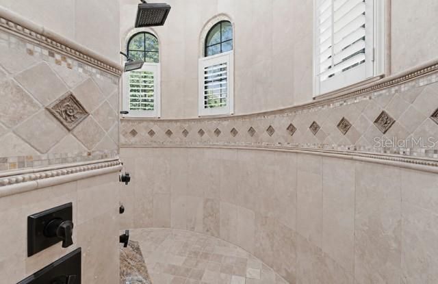 For Sale: $2,599,000 (5 beds, 6 baths, 5323 Square Feet)