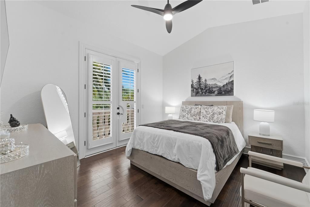 For Sale: $2,599,000 (5 beds, 6 baths, 5323 Square Feet)
