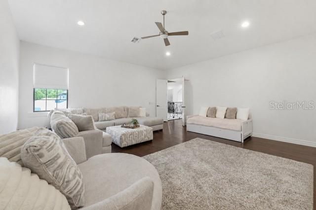 For Sale: $2,599,000 (5 beds, 6 baths, 5323 Square Feet)