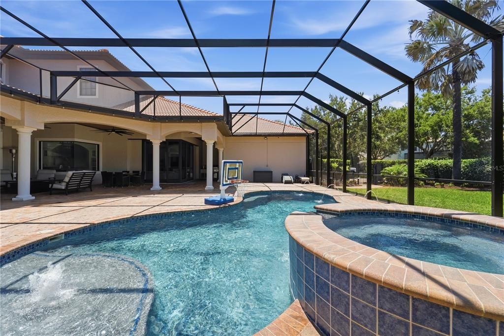 For Sale: $2,599,000 (5 beds, 6 baths, 5323 Square Feet)