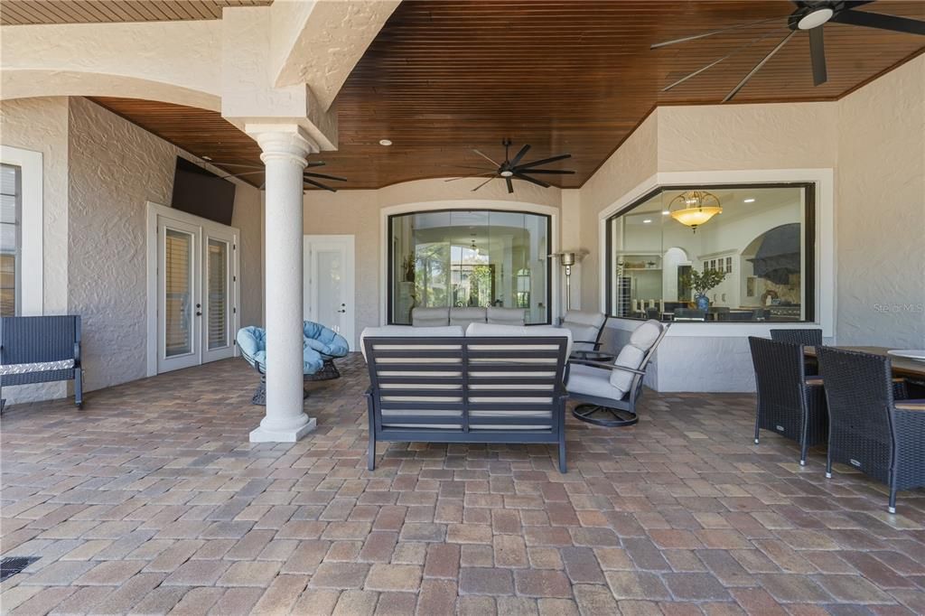 For Sale: $2,599,000 (5 beds, 6 baths, 5323 Square Feet)