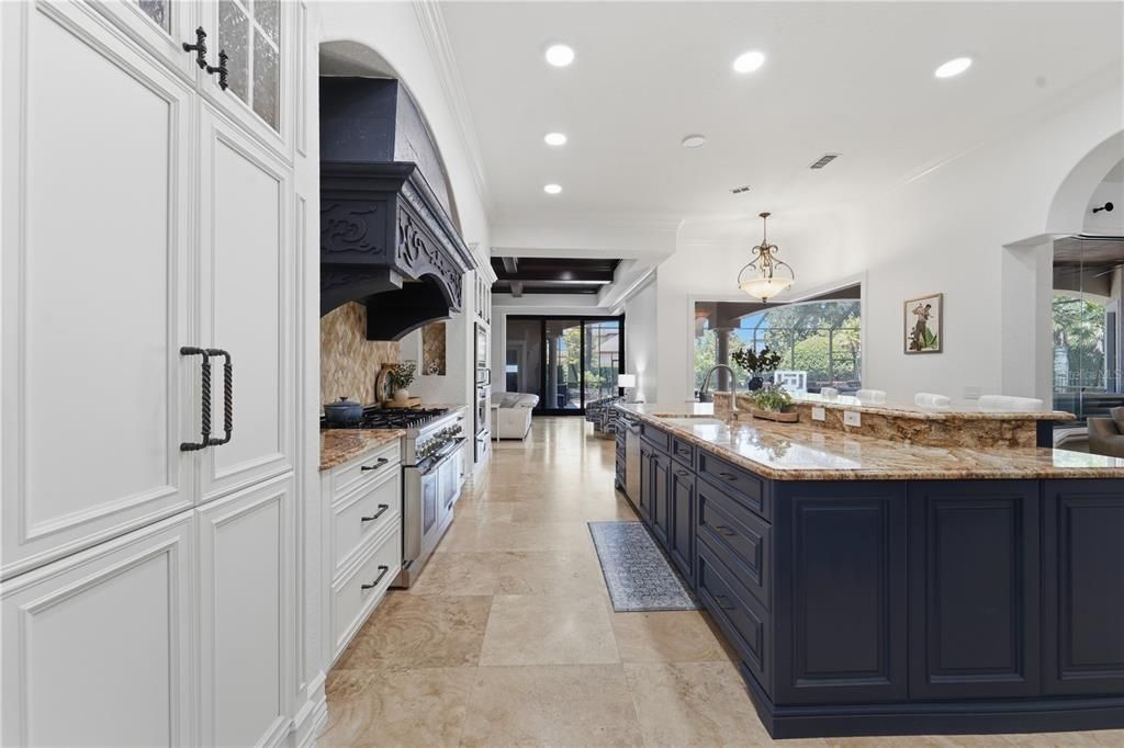 For Sale: $2,599,000 (5 beds, 6 baths, 5323 Square Feet)