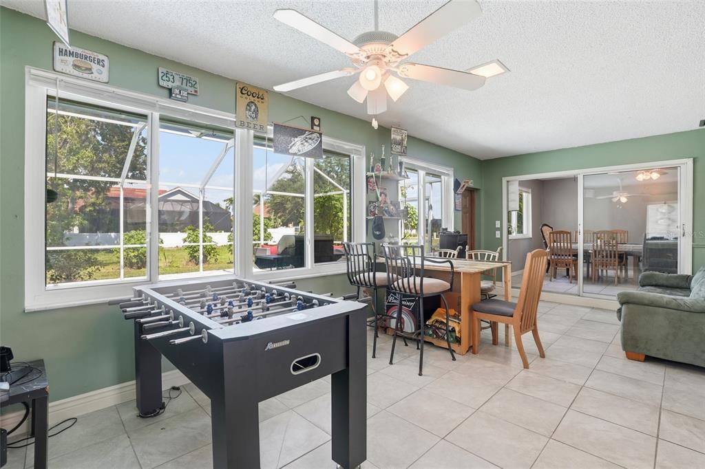 En Venta: $399,000 (3 camas, 2 baños, 2368 Pies cuadrados)