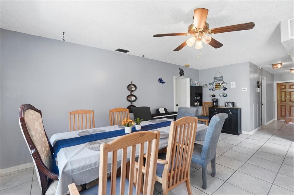 En Venta: $399,000 (3 camas, 2 baños, 2368 Pies cuadrados)
