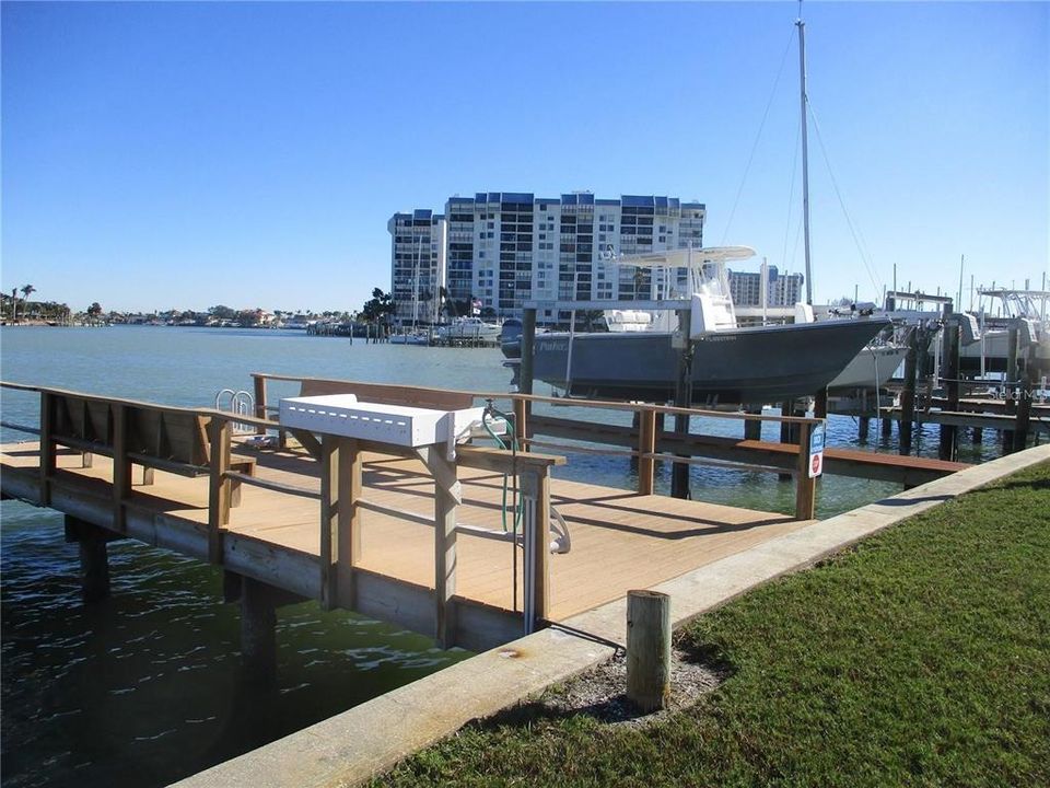 For Sale: $735,000 (2 beds, 2 baths, 1250 Square Feet)