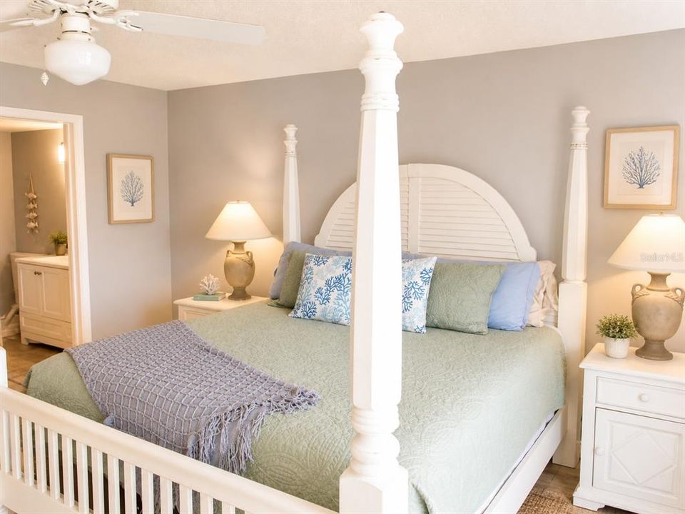 For Sale: $735,000 (2 beds, 2 baths, 1250 Square Feet)