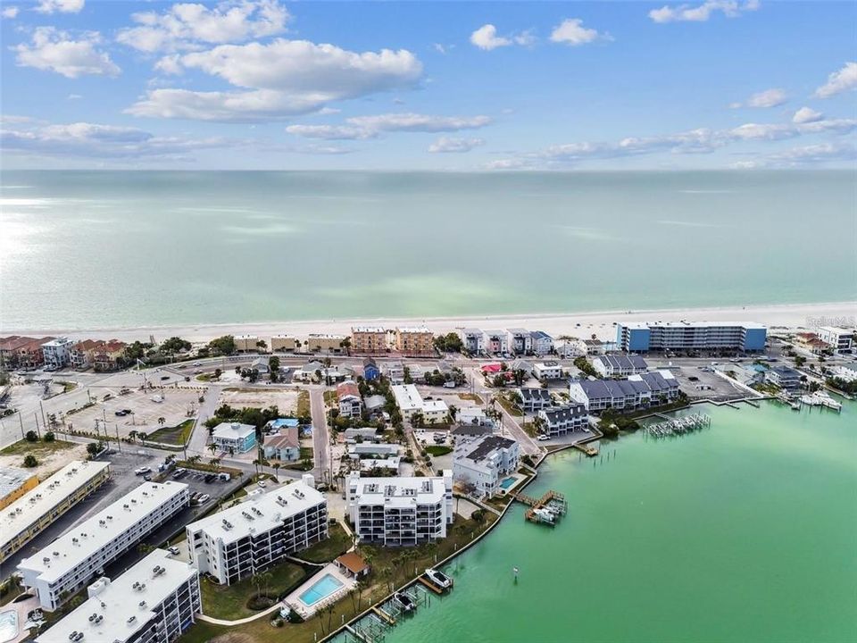 For Sale: $735,000 (2 beds, 2 baths, 1250 Square Feet)