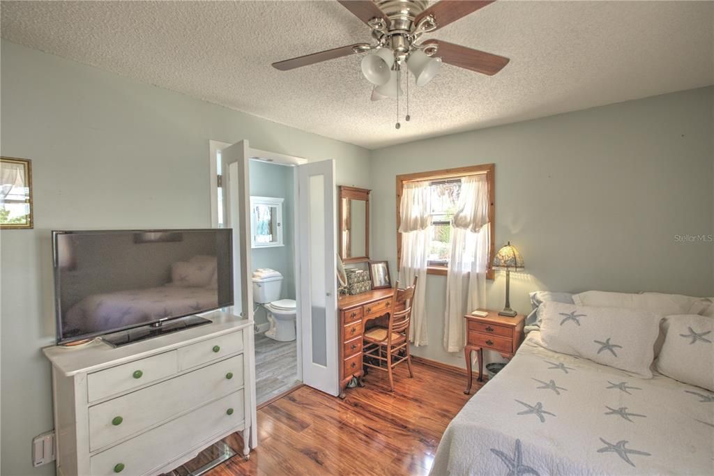 Active With Contract: $589,500 (3 beds, 2 baths, 1462 Square Feet)