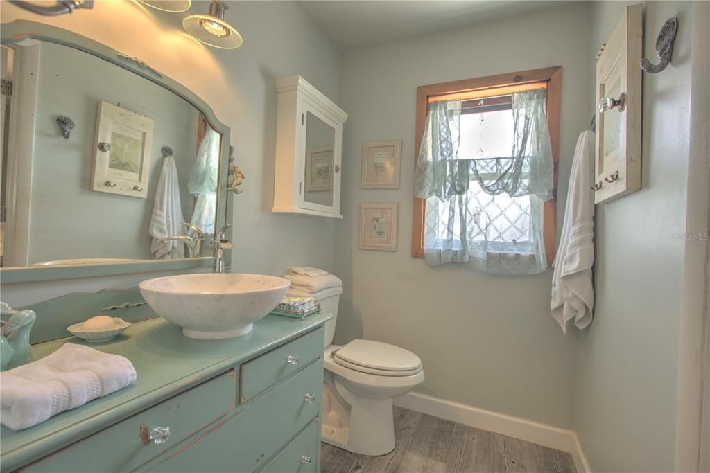 Active With Contract: $589,500 (3 beds, 2 baths, 1462 Square Feet)