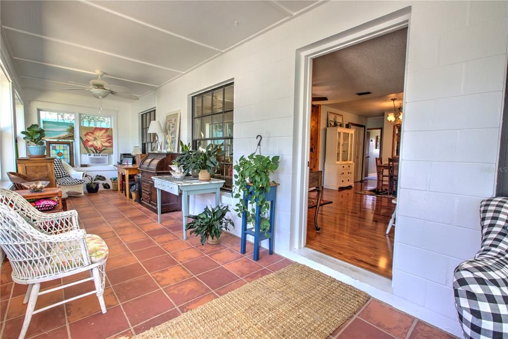 Active With Contract: $589,500 (3 beds, 2 baths, 1462 Square Feet)