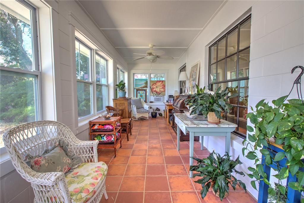 Active With Contract: $589,500 (3 beds, 2 baths, 1462 Square Feet)