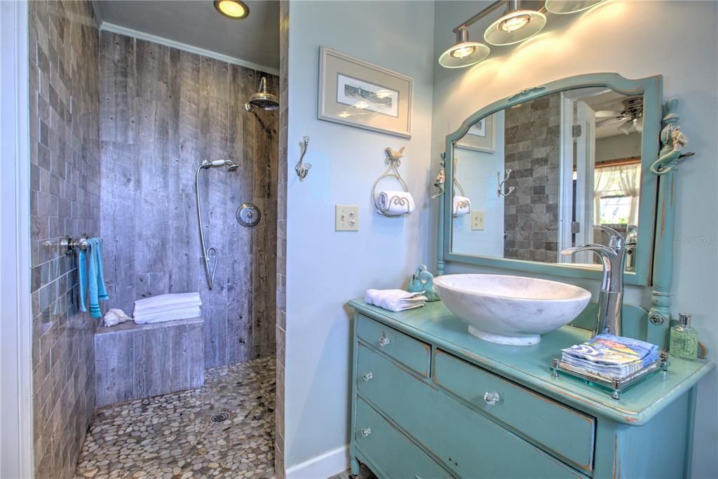 Active With Contract: $589,500 (3 beds, 2 baths, 1462 Square Feet)