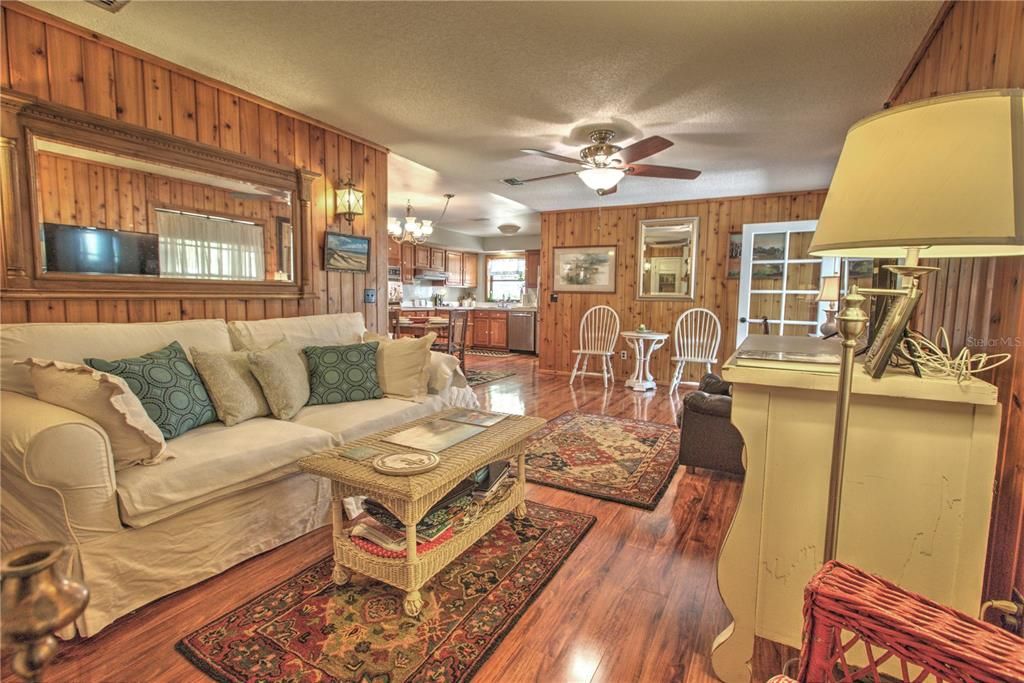 Active With Contract: $589,500 (3 beds, 2 baths, 1462 Square Feet)