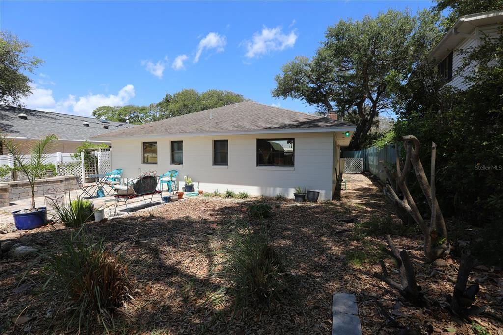 Active With Contract: $589,500 (3 beds, 2 baths, 1462 Square Feet)