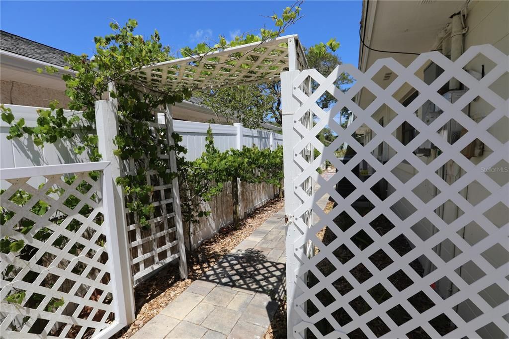 Active With Contract: $589,500 (3 beds, 2 baths, 1462 Square Feet)
