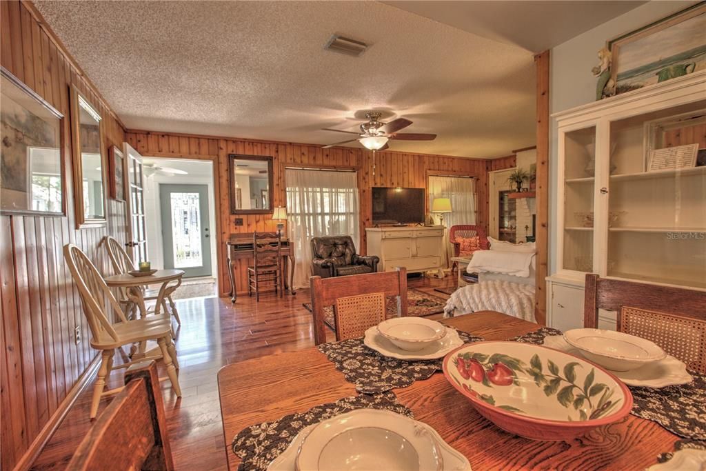 Active With Contract: $589,500 (3 beds, 2 baths, 1462 Square Feet)