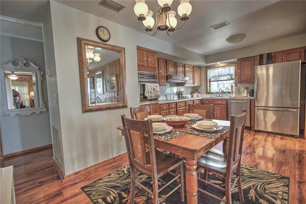 Active With Contract: $589,500 (3 beds, 2 baths, 1462 Square Feet)