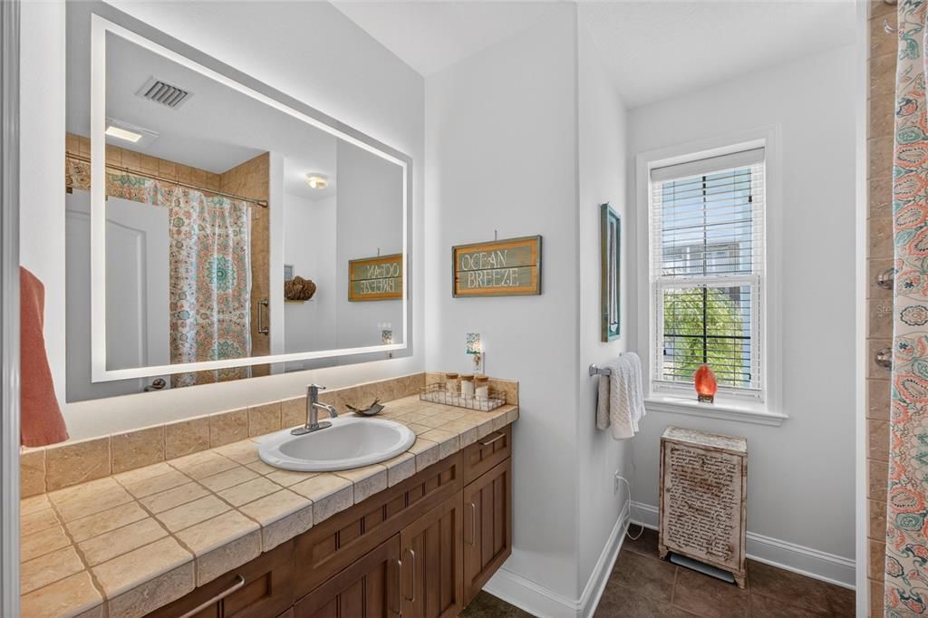 Activo con contrato: $845,000 (3 camas, 2 baños, 1761 Pies cuadrados)
