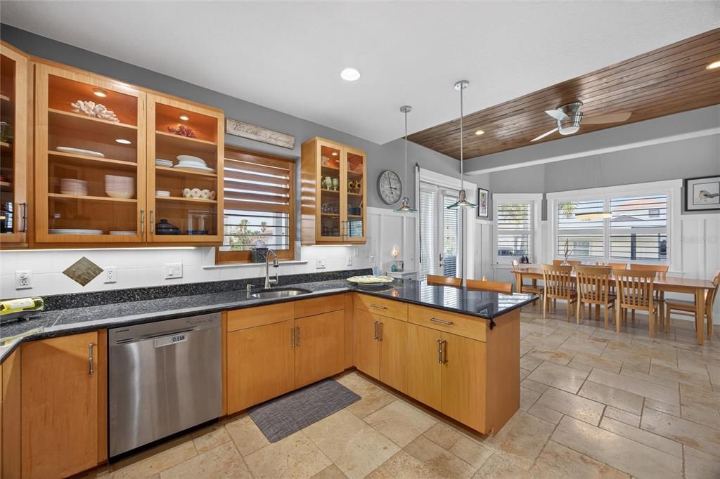 Activo con contrato: $845,000 (3 camas, 2 baños, 1761 Pies cuadrados)