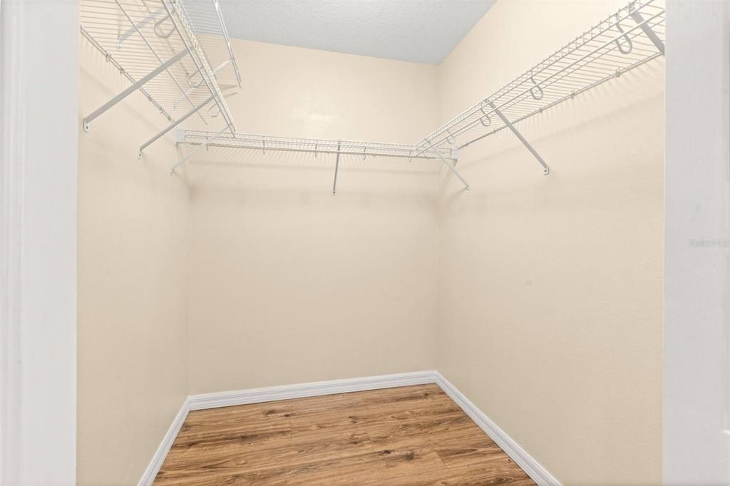 Activo con contrato: $3,500 (4 camas, 3 baños, 2650 Pies cuadrados)