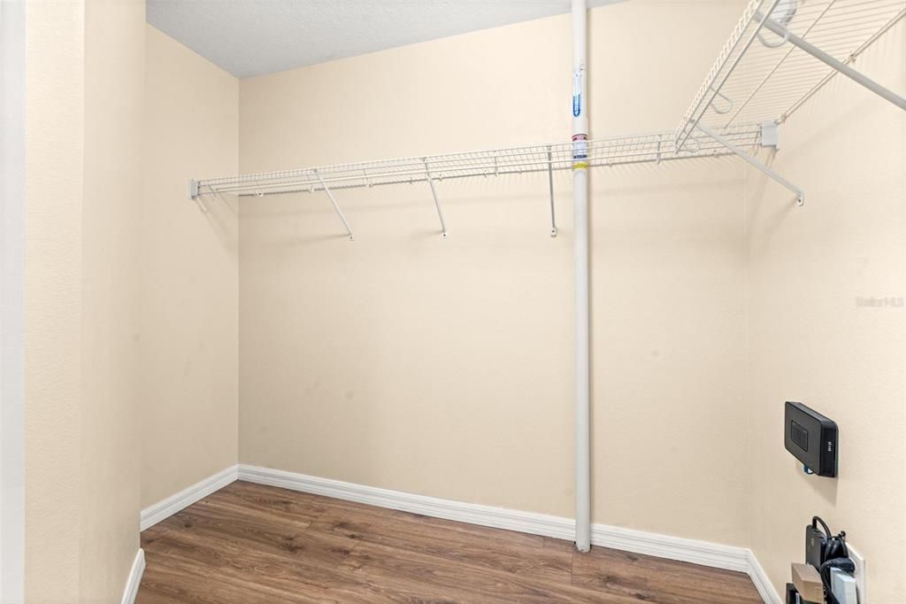 Activo con contrato: $3,500 (4 camas, 3 baños, 2650 Pies cuadrados)