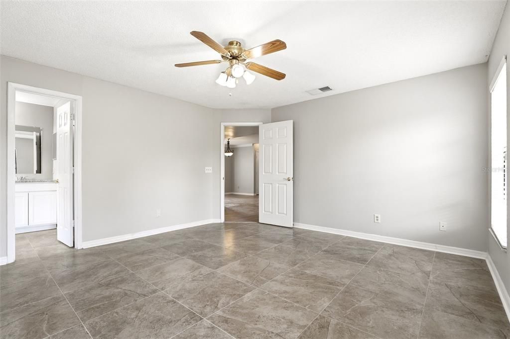 For Sale: $499,000 (4 beds, 2 baths, 2289 Square Feet)