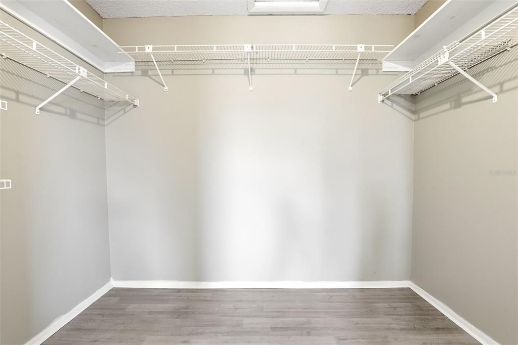 For Sale: $499,000 (4 beds, 2 baths, 2289 Square Feet)